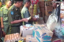 Petugas Berang, Makanan Kedaluarsa Beredar