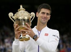 Novak Djokovic Tumbangkan Federer di Final Wimbledon 2015