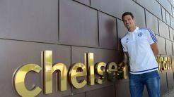 RESMI: Kiper Stoke City Gantikan Cech