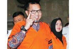 Diperiksa 5 Jam, Bupati Empat Lawang Ditanyai Ihwal Suap Akil