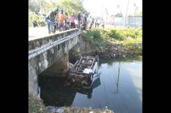 Sopir Mengantuk, Mobil Pemudik Terjun ke Sungai