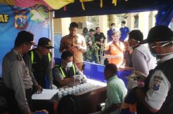 Lewat Suramadu, Sopir Angkutan Lebaran Dites Urine