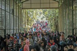 Warga Padati Tempat...