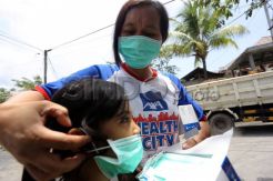 Sekolah Penuh Debu Gunung Gamalama, 98 Siswa Pilih Bermain