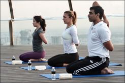 Simona Halep Berlatih Yoga di Negeri Singa
