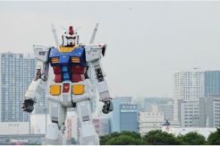 Ada Robot Gundam Raksasa...