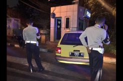 Mobil Starlet Tabrak Pos Polisi di Senayan