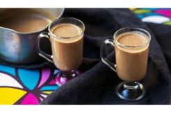 Ganti Susu Cokelat dengan Santan Carob Hangat