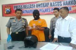 Kelabui Polisi, Pengedar Simpan Sabu di Helm