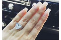 Lady Gaga Pamer Cincin Tunangan Seharga 10 Miliar