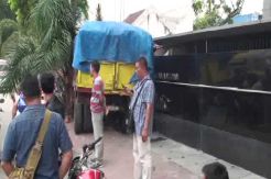 Sopir Pusing, Truk Sampah Seruduk Klinik Kecantikan