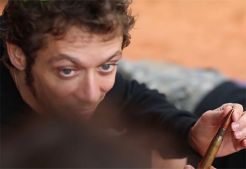 Isi Liburan, Rossi Jajal Berbagai Senjata Api