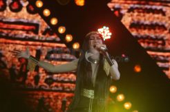 Angela Bawa Penyegaran...