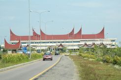 Citilink Pecah Ban, Bandara Minangkabau Ditutup