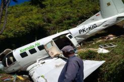 Pilot dan 2 Penumpang Pesawat Komala Air Dievakuasi