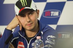Lorenzo Ekstra Hati-hati Saat Hendak Kudeta Rossi