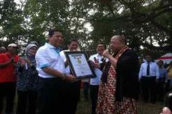 Gelar Lomba Panjat Bambu, DPR Dapat Rekor Muri