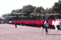 Dipimpin Hasto, Ratusan Kader PDIP Upacara di Lenteng Agung