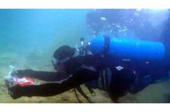 Bawa Bendera dari Dasar Laut untuk Dikibarkan di Pulau Terkecil