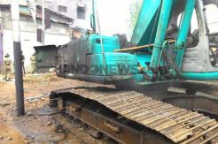 Warga Kampung Pulo Mengamuk, Alat Berat Dibakar