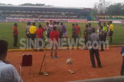 Kericuhan Bumbui Duel Perserang vs Persika