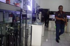Pencuri Jebol Atap Toko Penjual Kamera