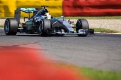 Hamilton Start Terdepan di Sirkuit Angker
