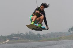 Atlet Jabar Gantian Gunakan Speed Boat