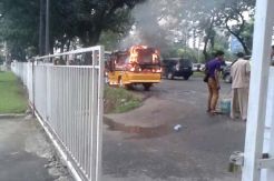 Sebuah Angkot di Medan Hangus Terbakar
