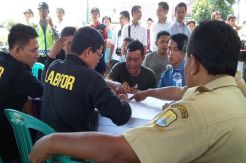 Tukang Las Jadi Sasaran Amarah Pedagang Pasar Sumber
