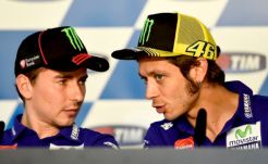 Hadapi Lorenzo, Rossi Coba Merendah
