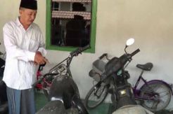 Penghasilan Pas-pasan, Loper Koran Ini Naik Haji