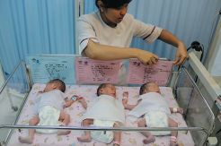 Bayi Kembar Tiga Lahir...