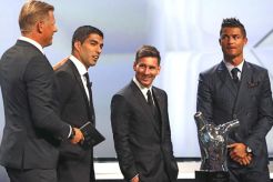 Gatal Gigit Lawan, Tangan Messi Jadi Pelampiasan Suarez