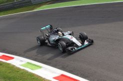Hamilton Kembali Asapi Vettel di Latihan Kedua