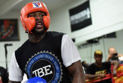 Rencana Pensiun Mayweather Jr Diganggu Bob Arum