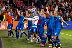 Taklukkan 10 Pemain Belanda, Islandia Kokoh di Puncak Grup A