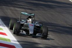 Hamilton Terdepan, Duo Ferrari Menempel Ketat