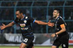 Lumat Sriwijaya, Arema Rebut Puncak Klasemen