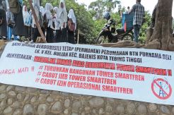 Warga Protes Pengoperasian...