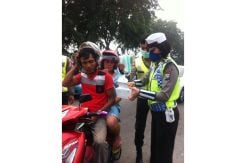 Kabut Asap Memburuk di Kota Batam, Ribuan Masker Dibagikan