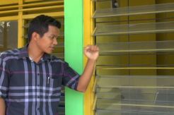Pecahkan Kaca Kantor Desa, Ningsih Diseret ke Pengadilan