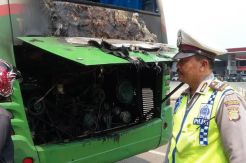 Bus Berisi 30 Penumpang Terbakar di BSD Tangerang