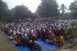 Calhaj Indonesia Jadi Korban, Warga Palembang Salat Gaib