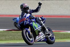 Lorenzo Rebut Pole Position, Marquez dan Rossi Mengancam