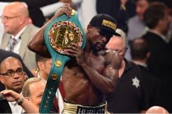 Mayweather Petinju Penuh...