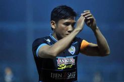 Bustomi Pergi Haji, Lini Tengah Arema Dimodifikasi