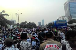 Ribuan Guru Balik ke DPR, Jalan Gatsu Lumpuh Lagi