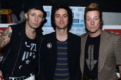 Green Day Rilis Film...