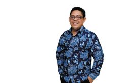 Membangun Masyarakat...